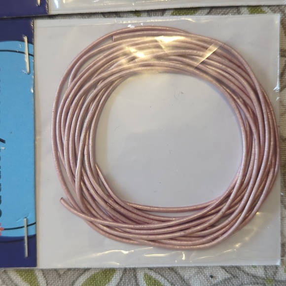 4 Saddlery House round leather chording 1.5 MM METALLIC COLORS - Picture 3 of 5